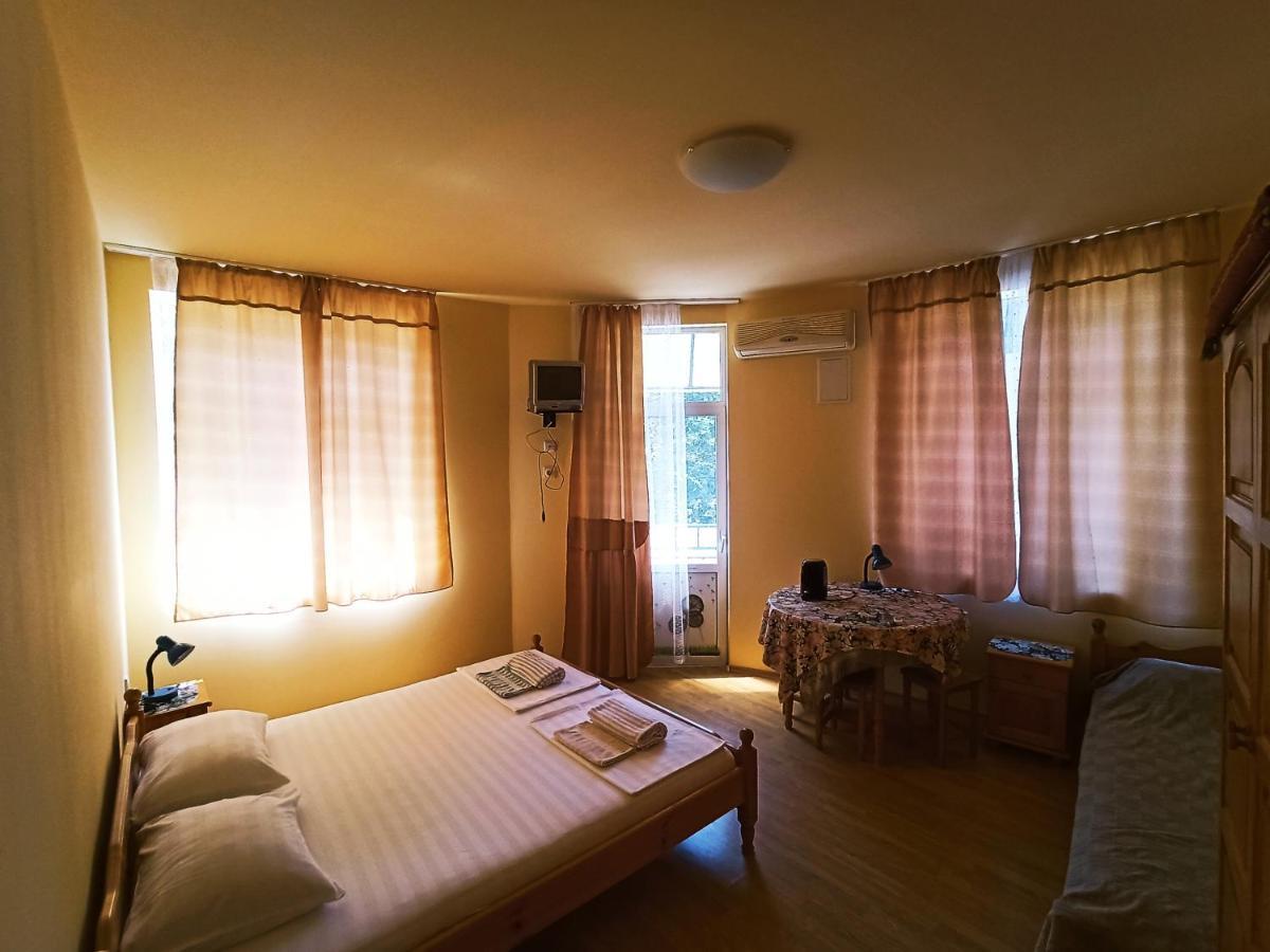 Pink Guest House Obzor Esterno foto